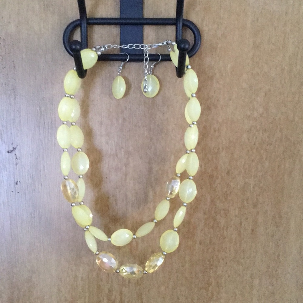 Necklace and earrings set